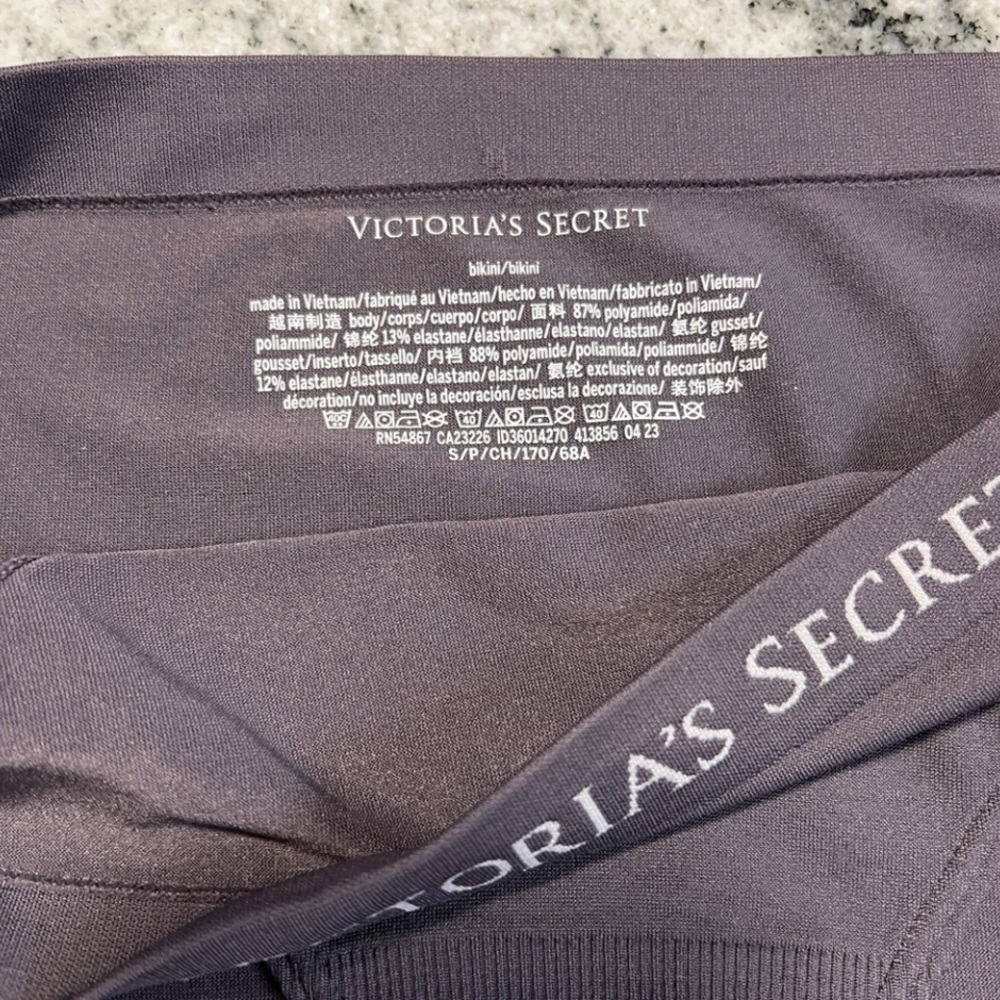 New Victoria's Secret Sexy Gray Logo Seamless No Show Bikini Panties VS Small S - Picture 3 of 3